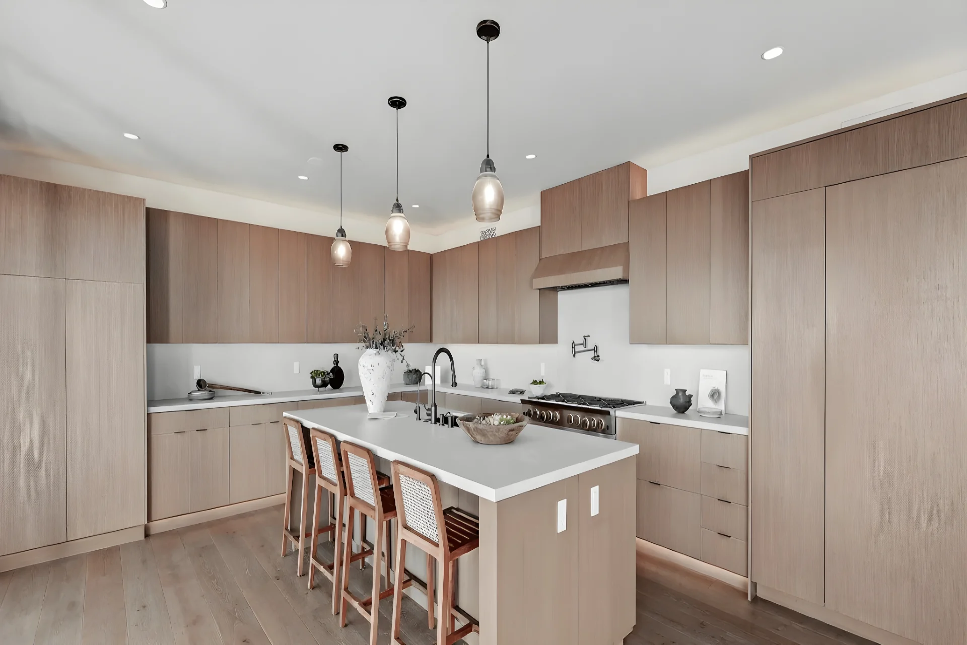 Track - Downtown Cozy Loft - Image 3
