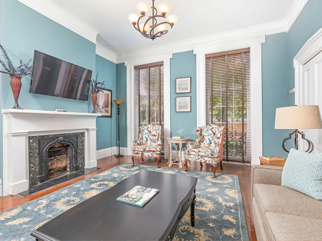 Southern Belle Parlor - Image 1