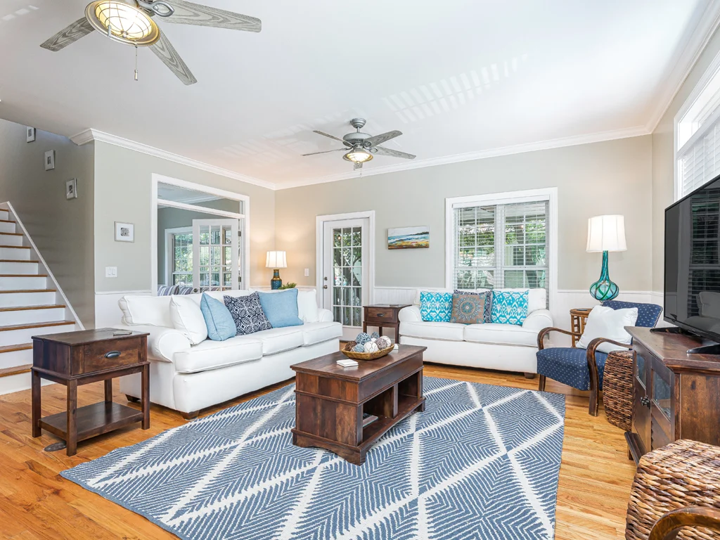 Blue Moon Hideaway - Image 1