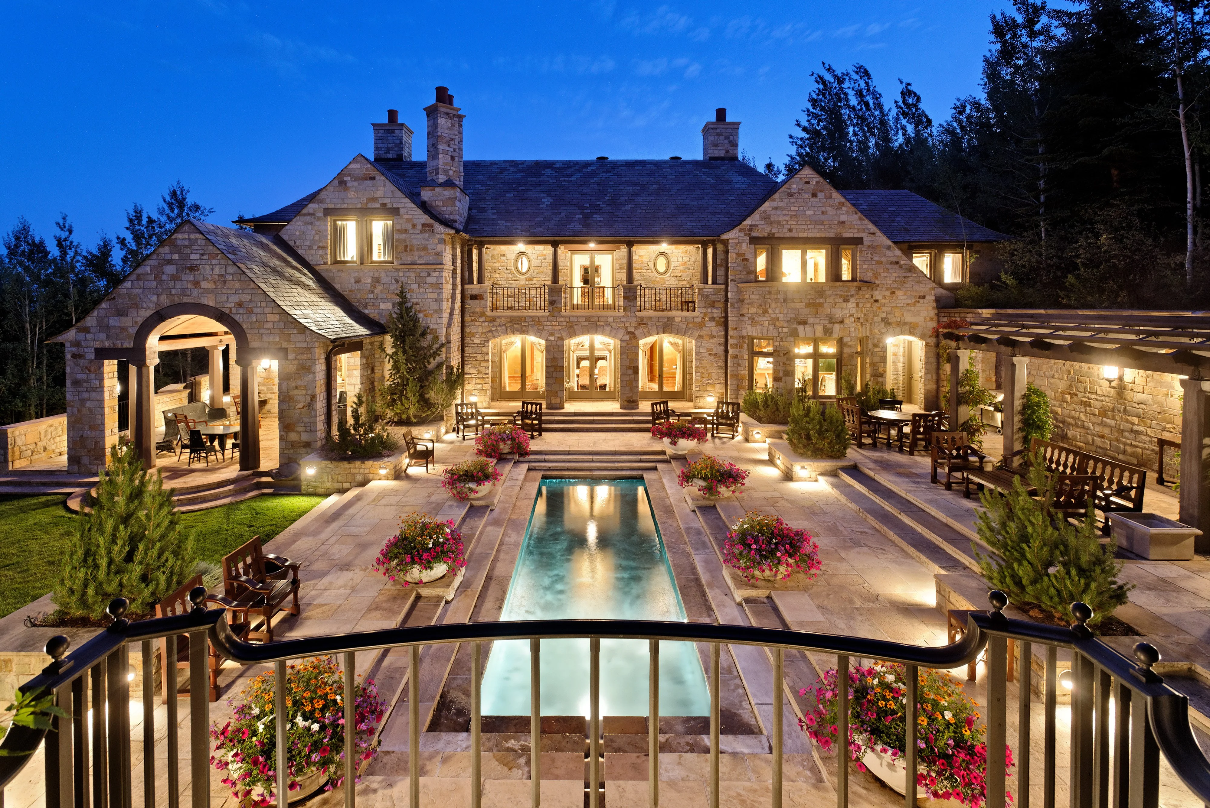 Track - Sunny Hillside Apartment - Image 1