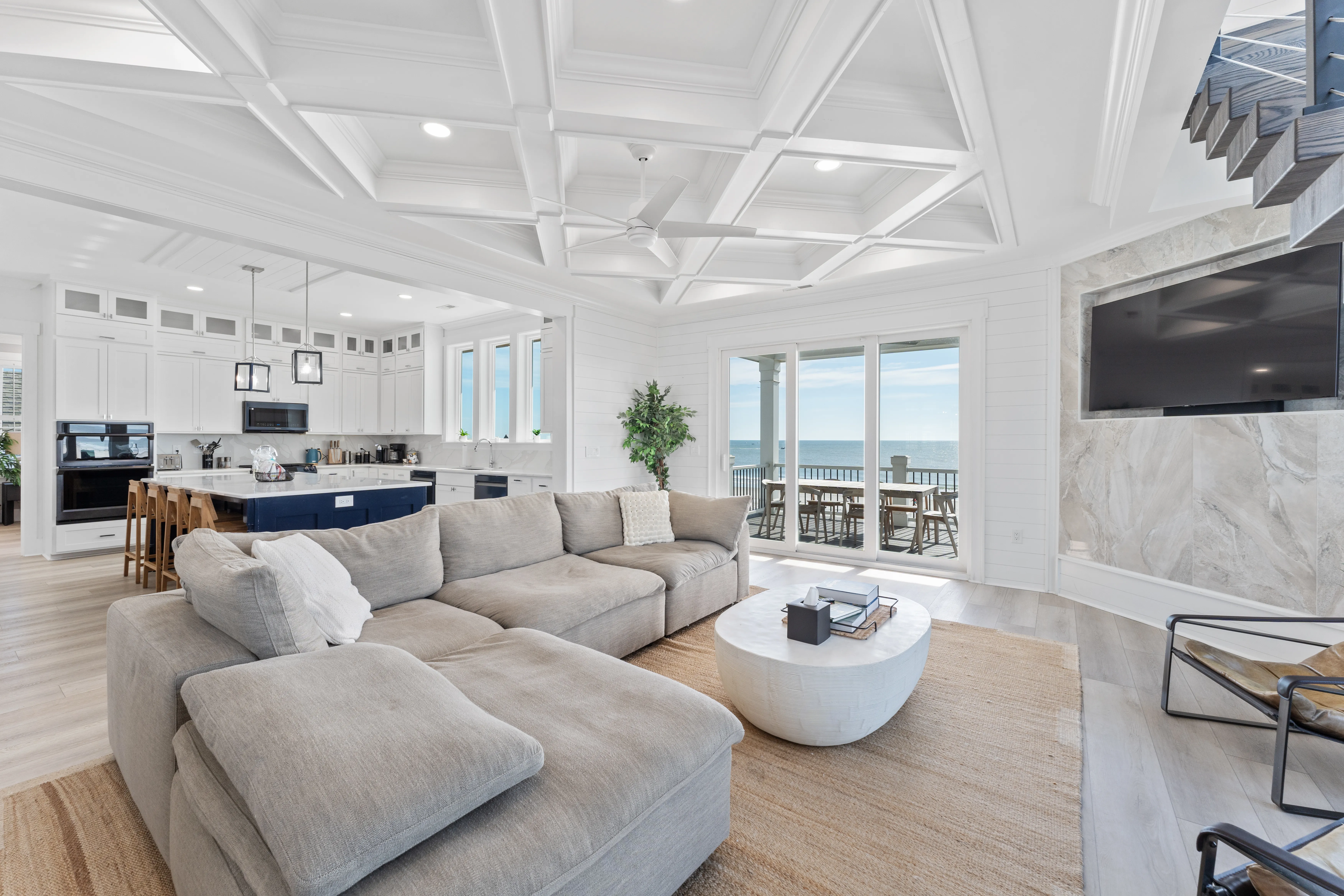 Timber Rustic Harborfront Bay - Image 4