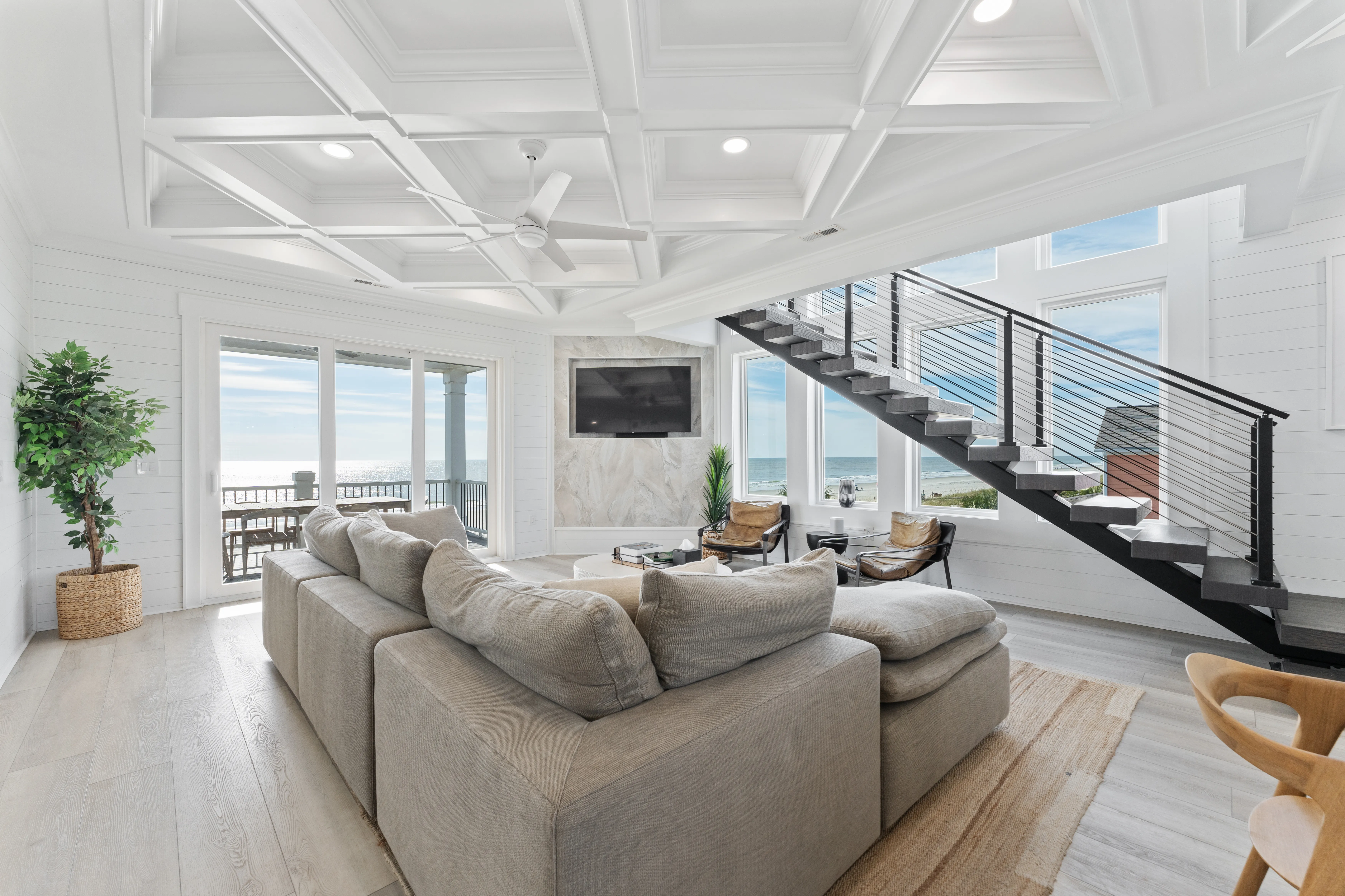 Timber Rustic Harborfront Bay - Image 3