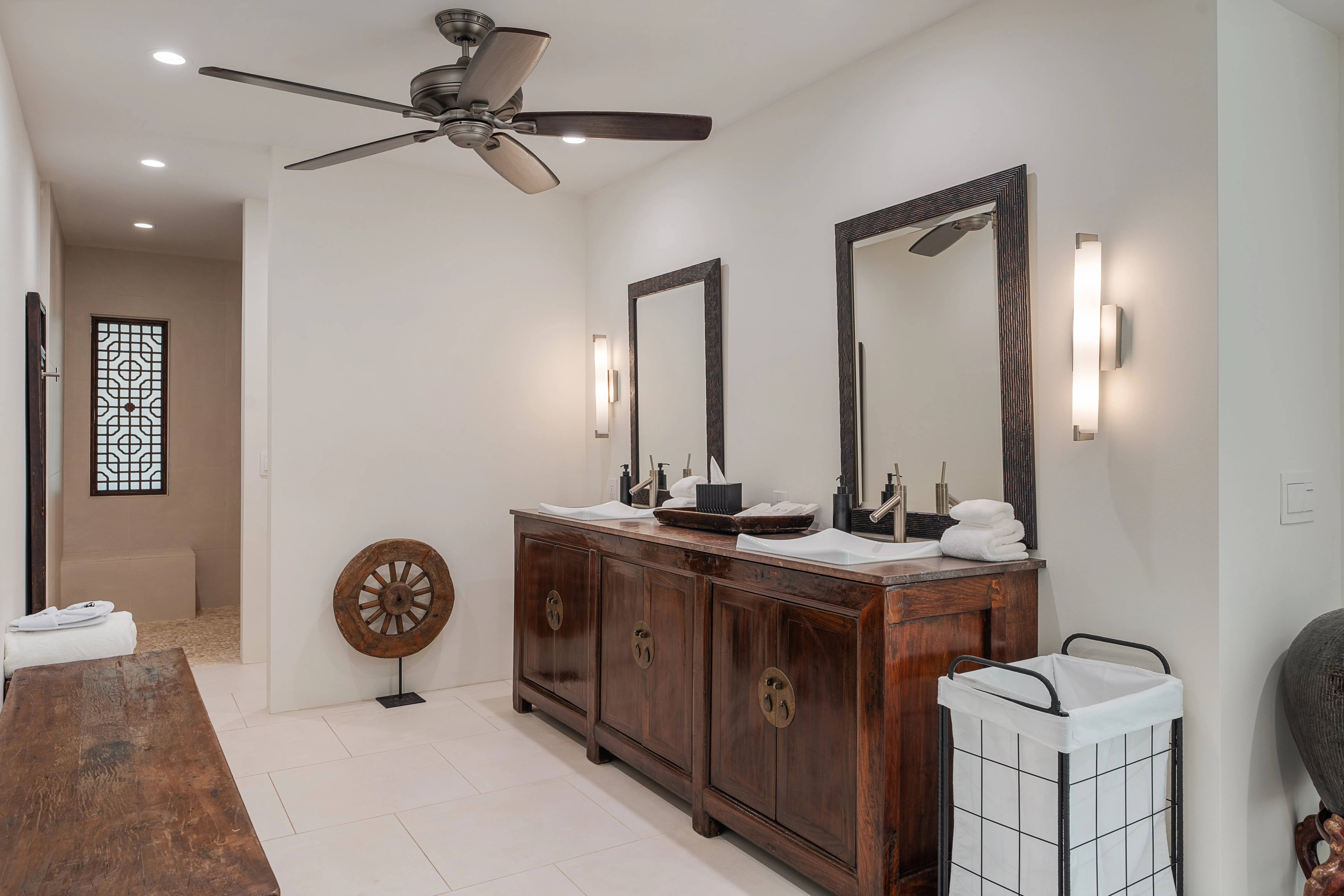 Chic Orchard Harborfront Vista - Image 4