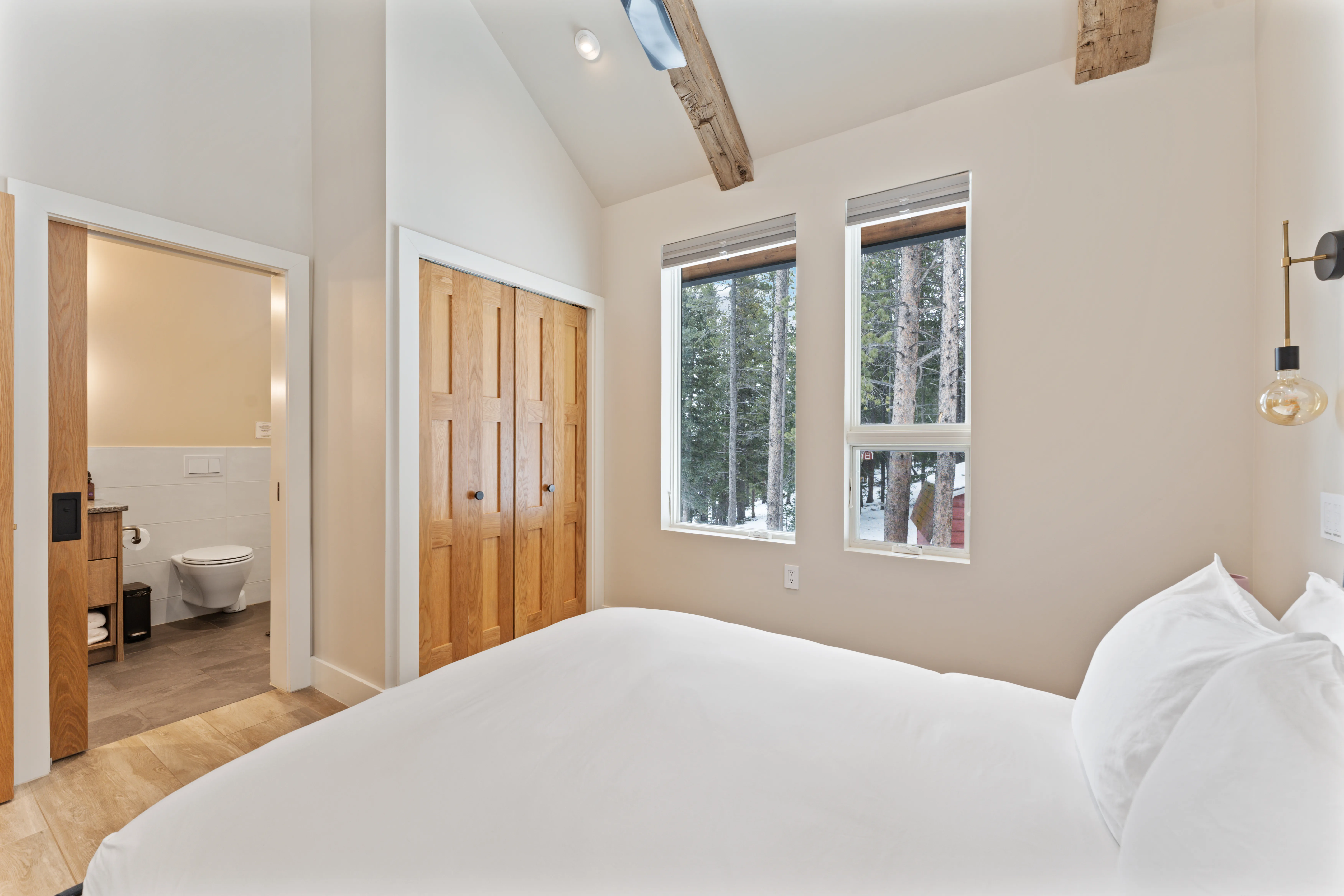 Aurora Bungalow - Image 2