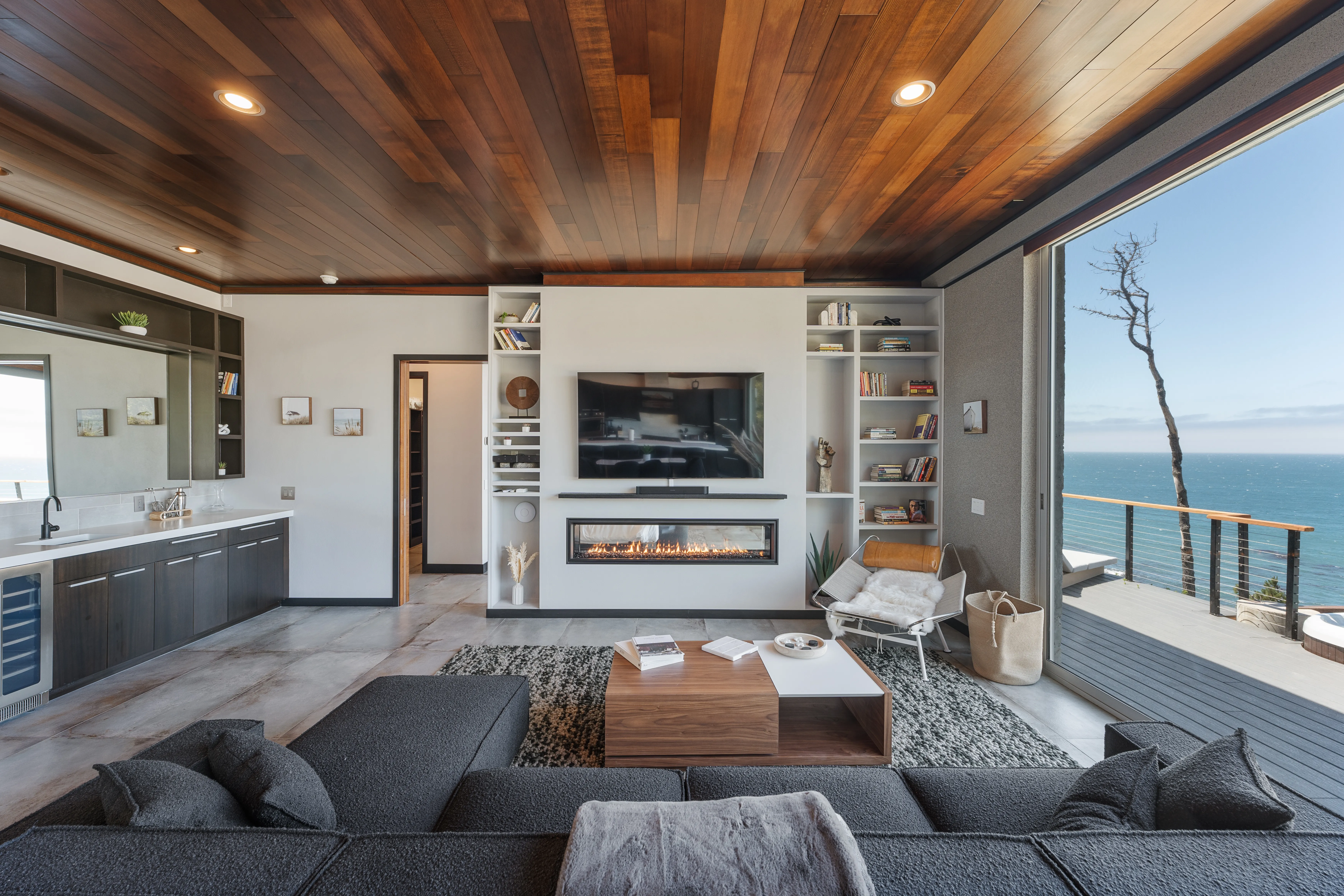 Aurora Deer Harborfront - Image 5