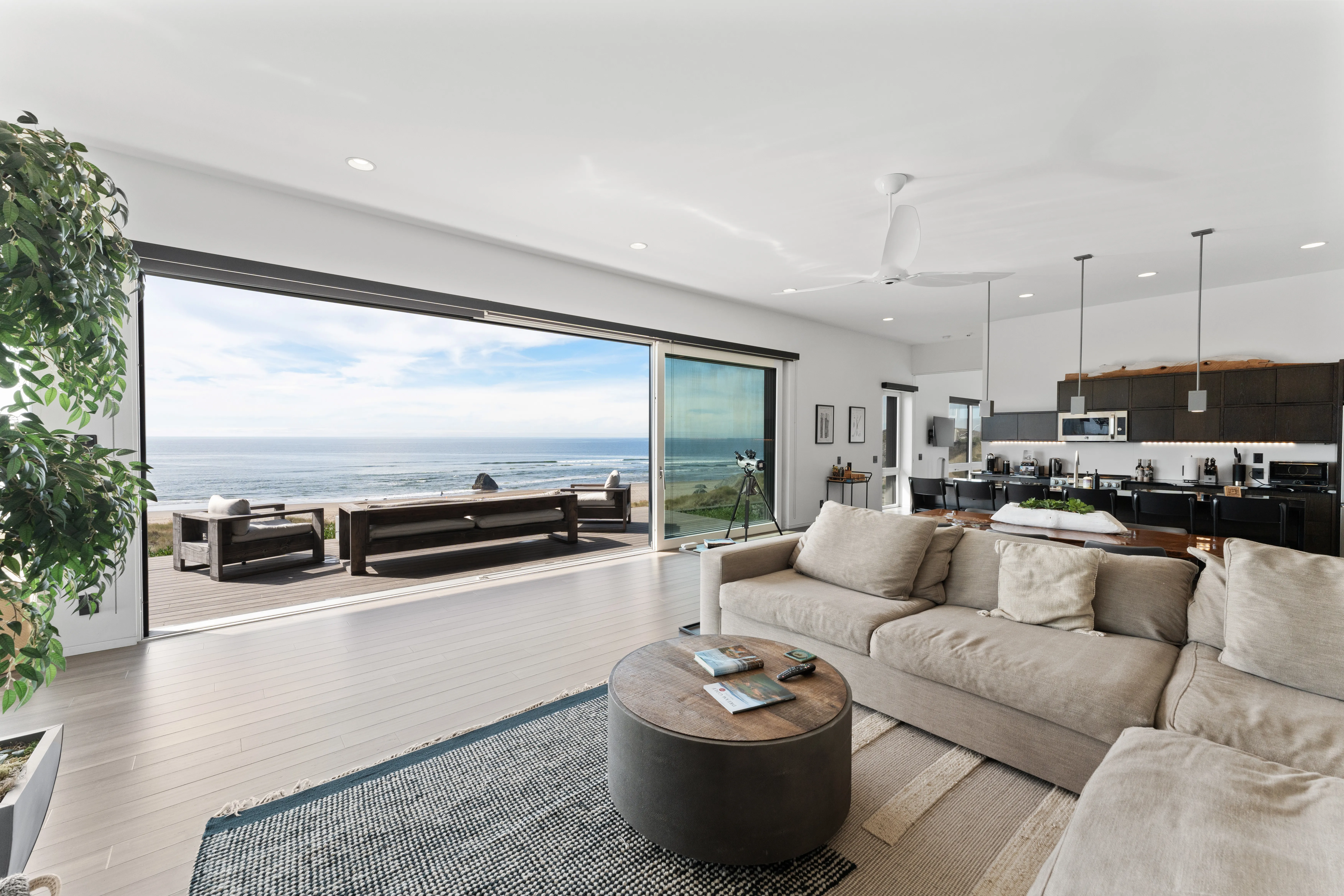 Sunset Oceanfront Luxe - Image 5
