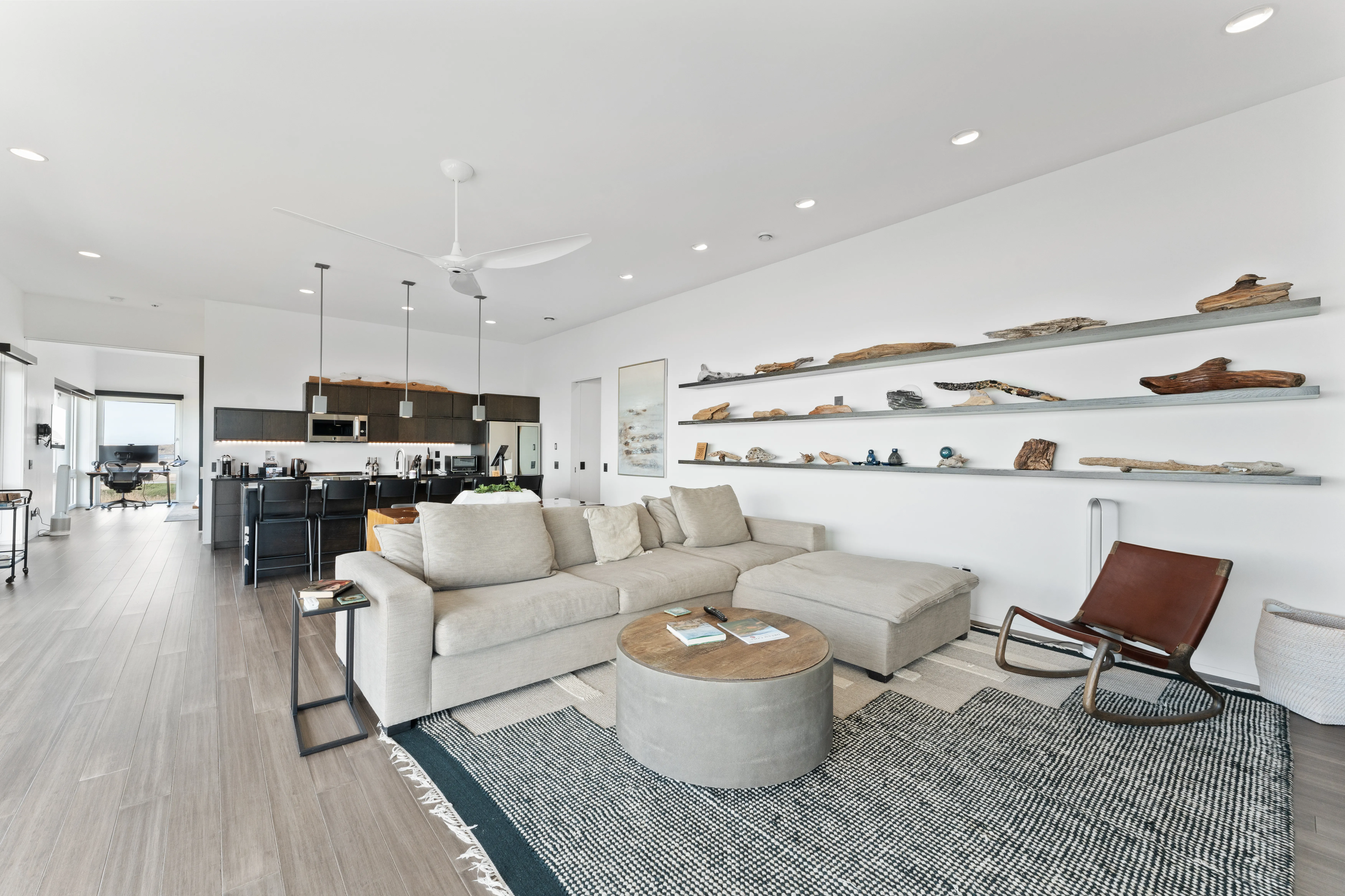 Sunset Oceanfront Luxe - Image 4