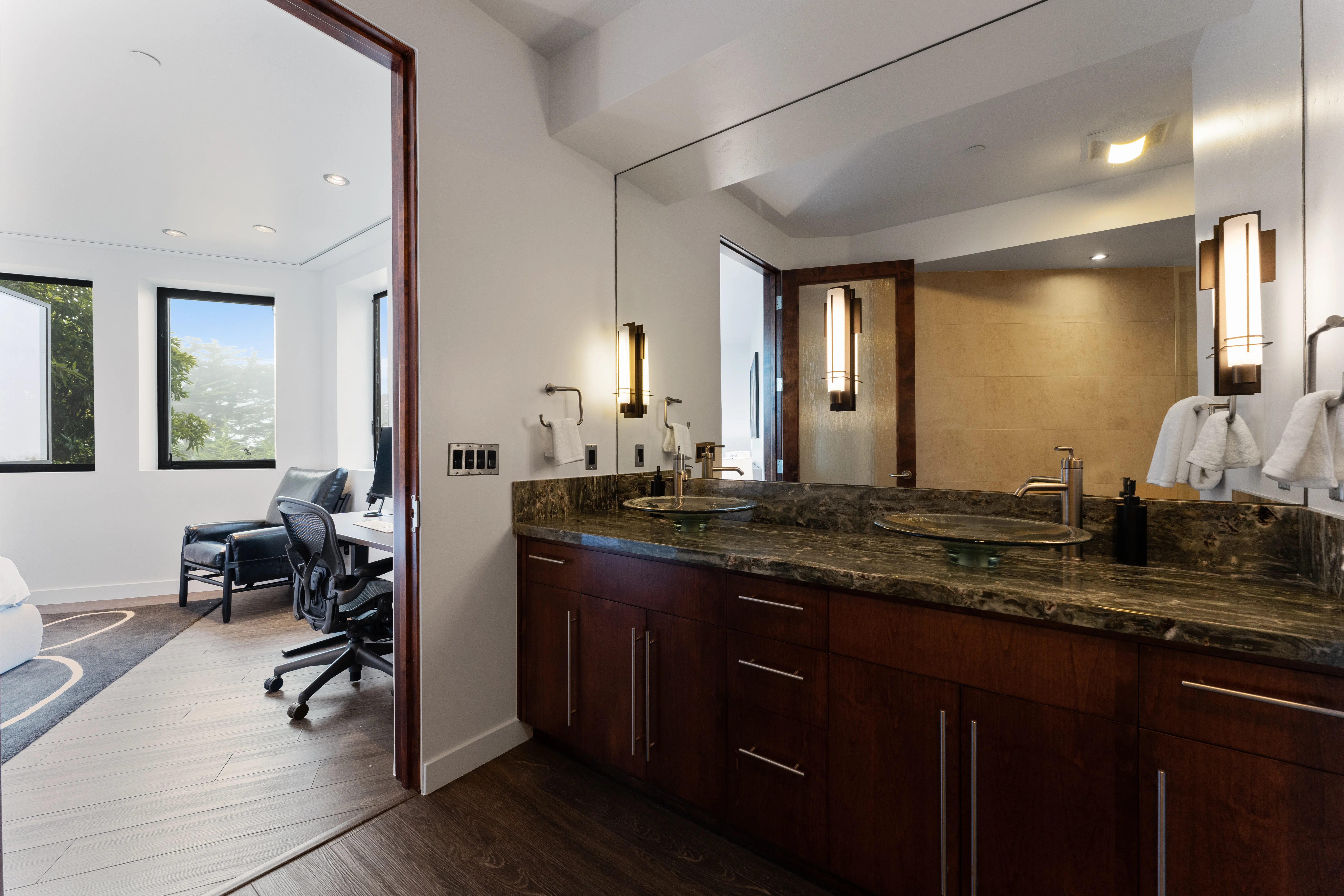Harborlight Bungalow - Image 5