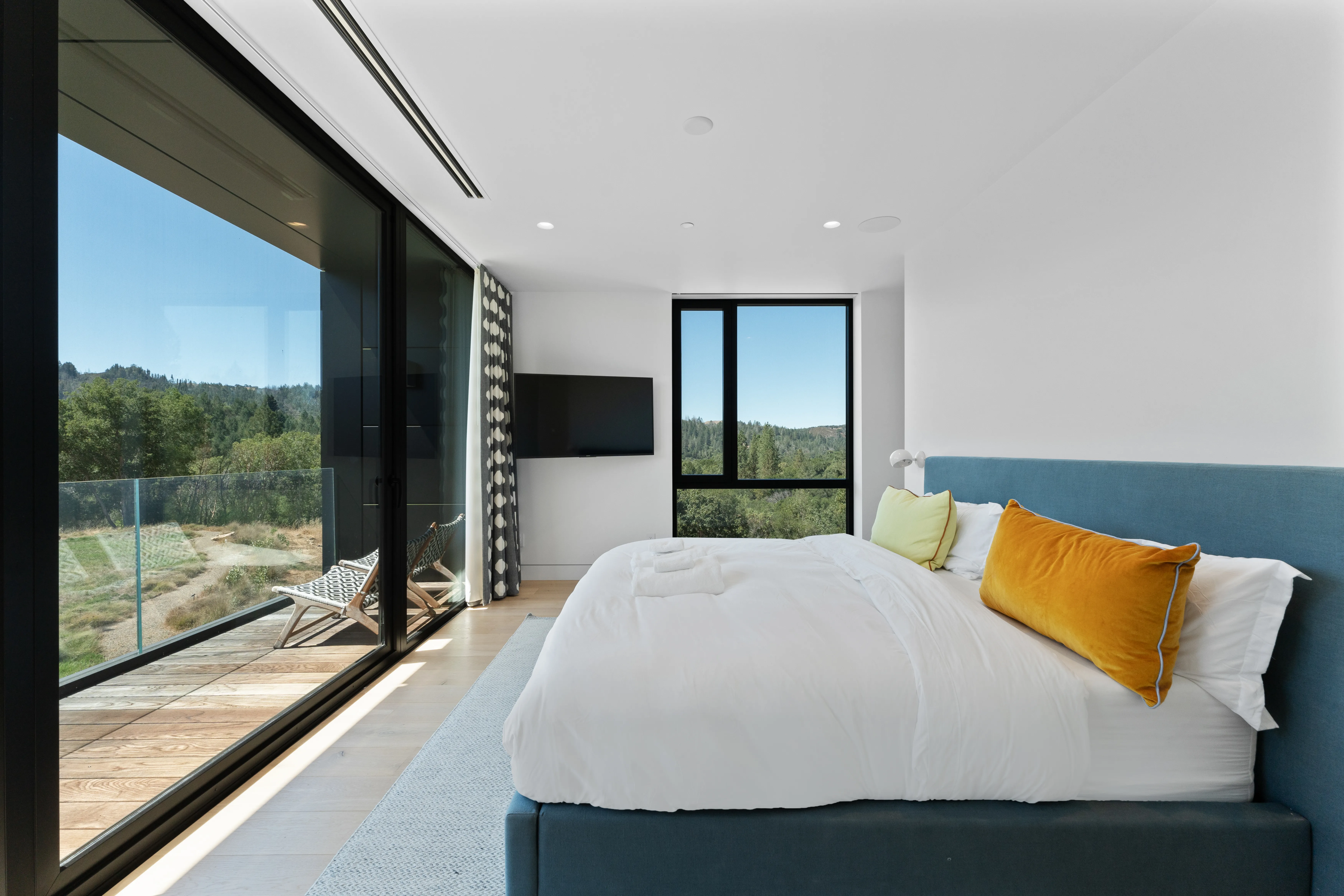 Luxe Estate Grove Beachside - Image 2