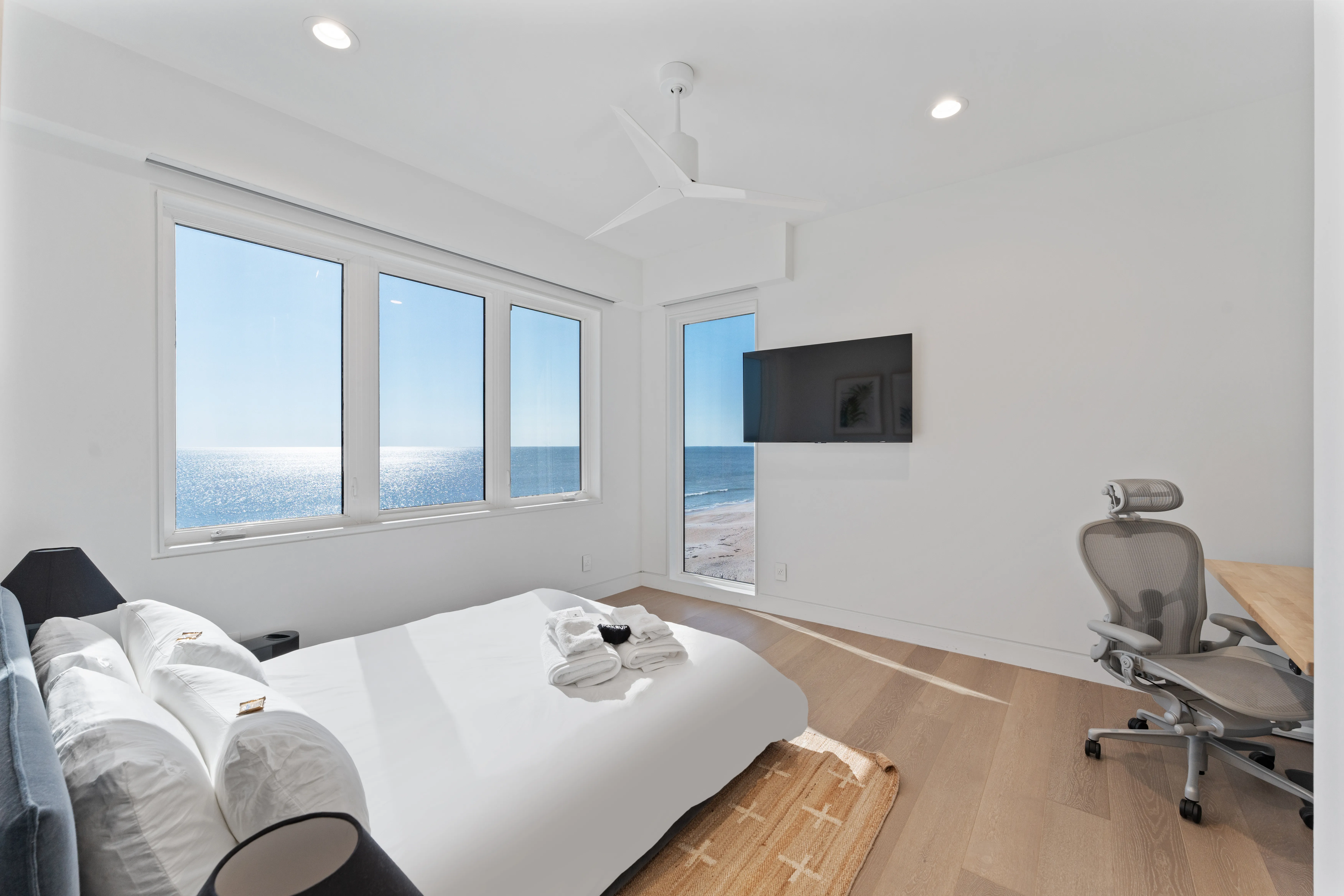 Manor Bungalow Harborfront Solstice - Image 4