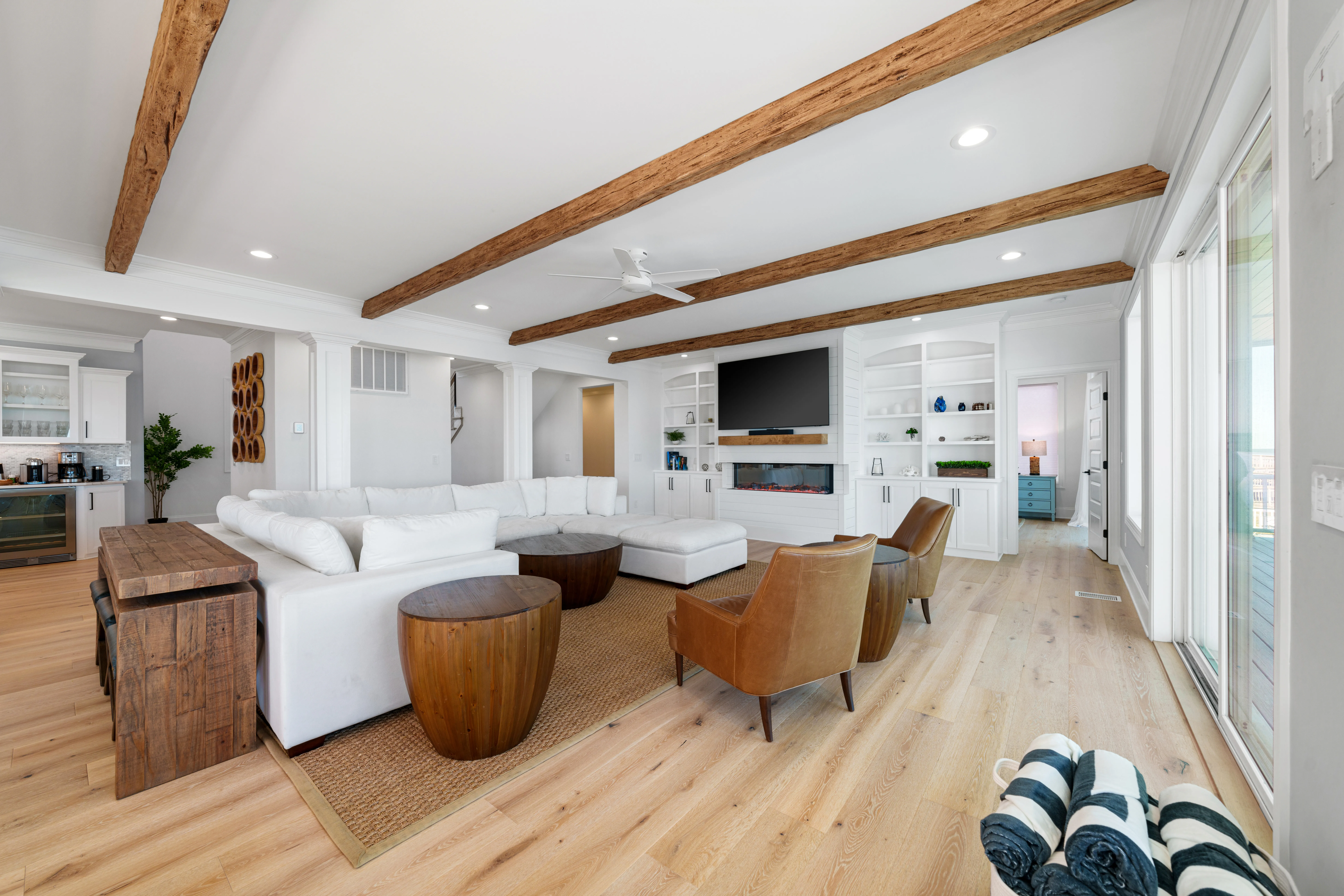 Luxe Harborview Lowlands Chic - Image 1