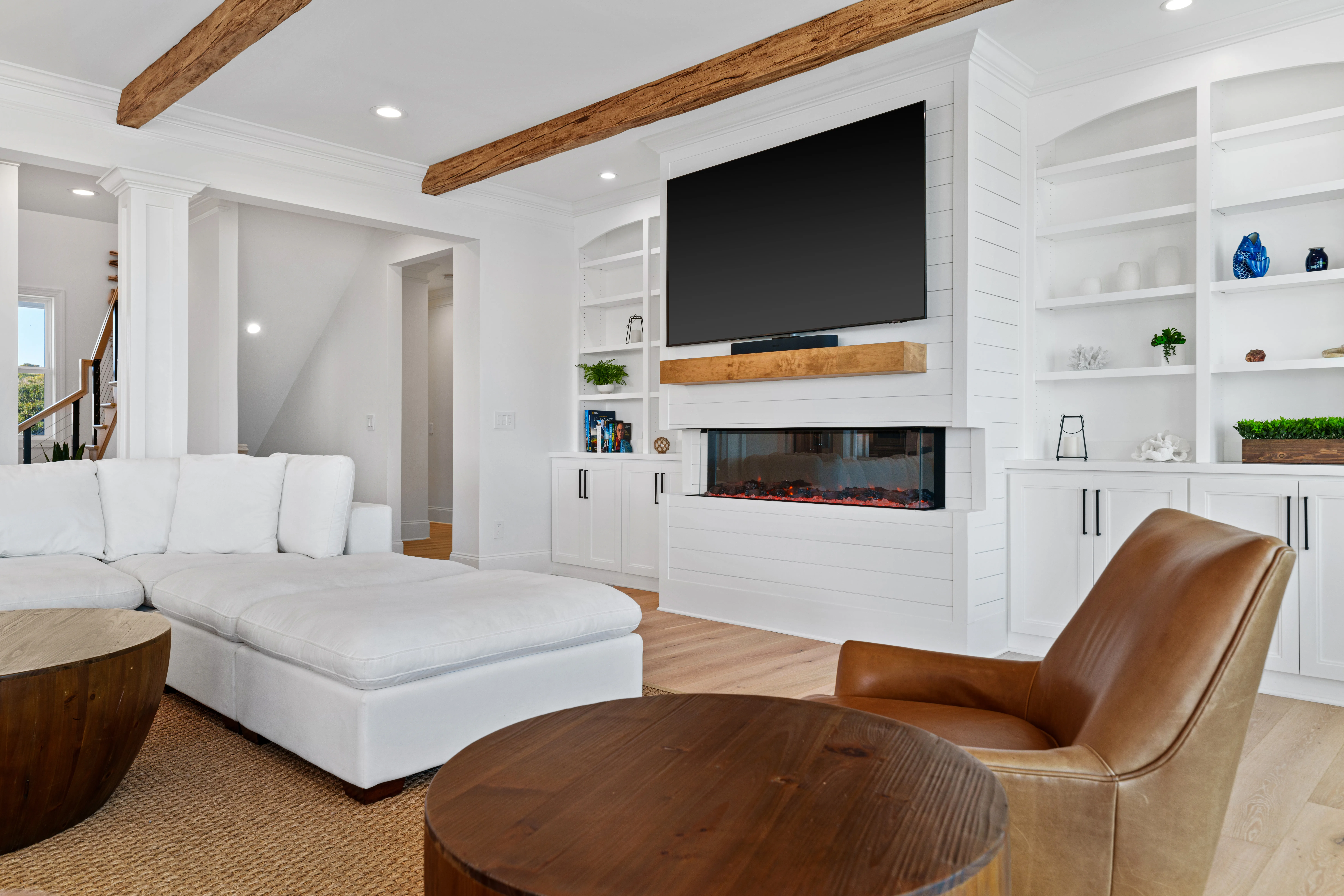 Luxe Harborview Lowlands Chic - Image 5