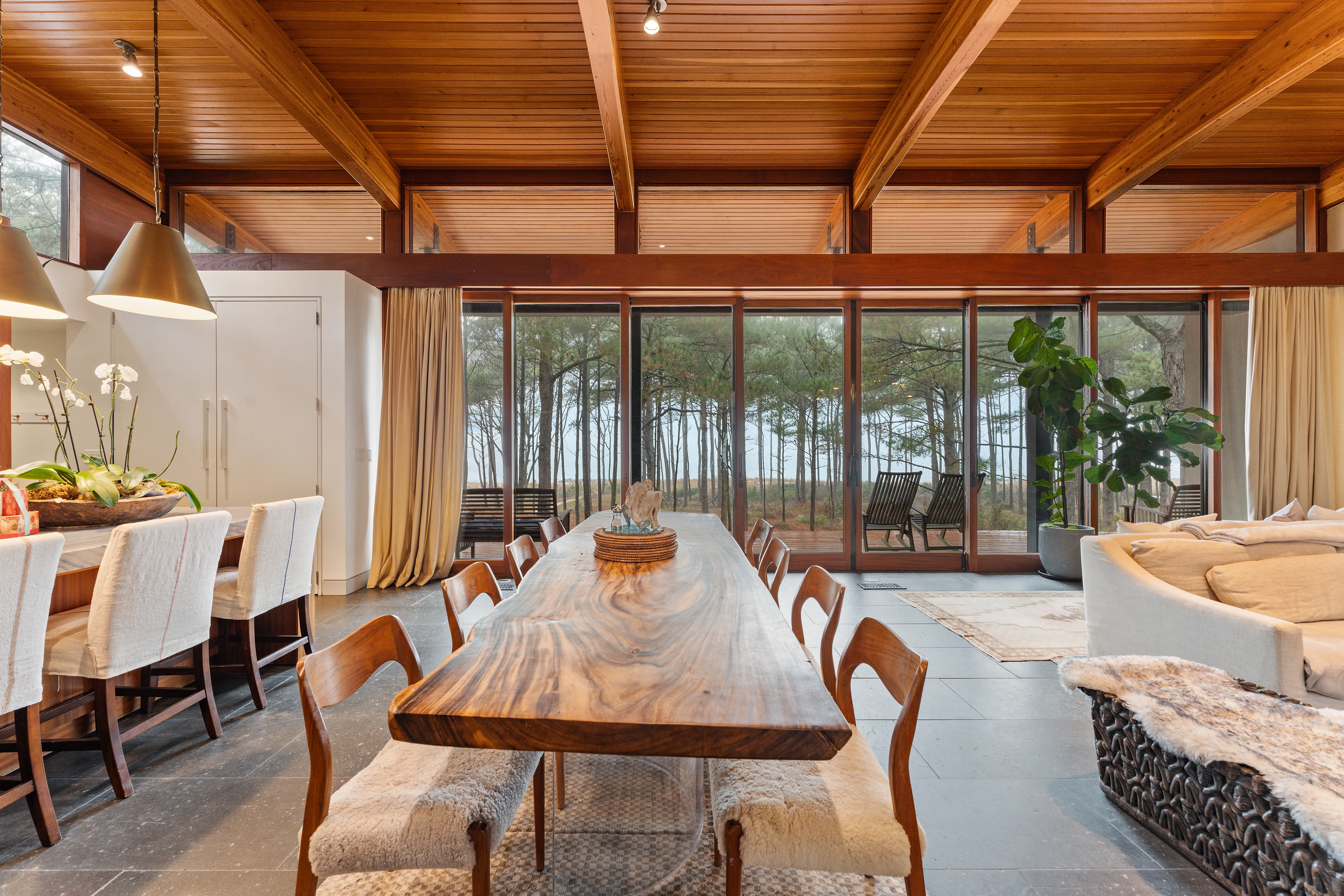 Sunrise Manor Hideaway - Image 4