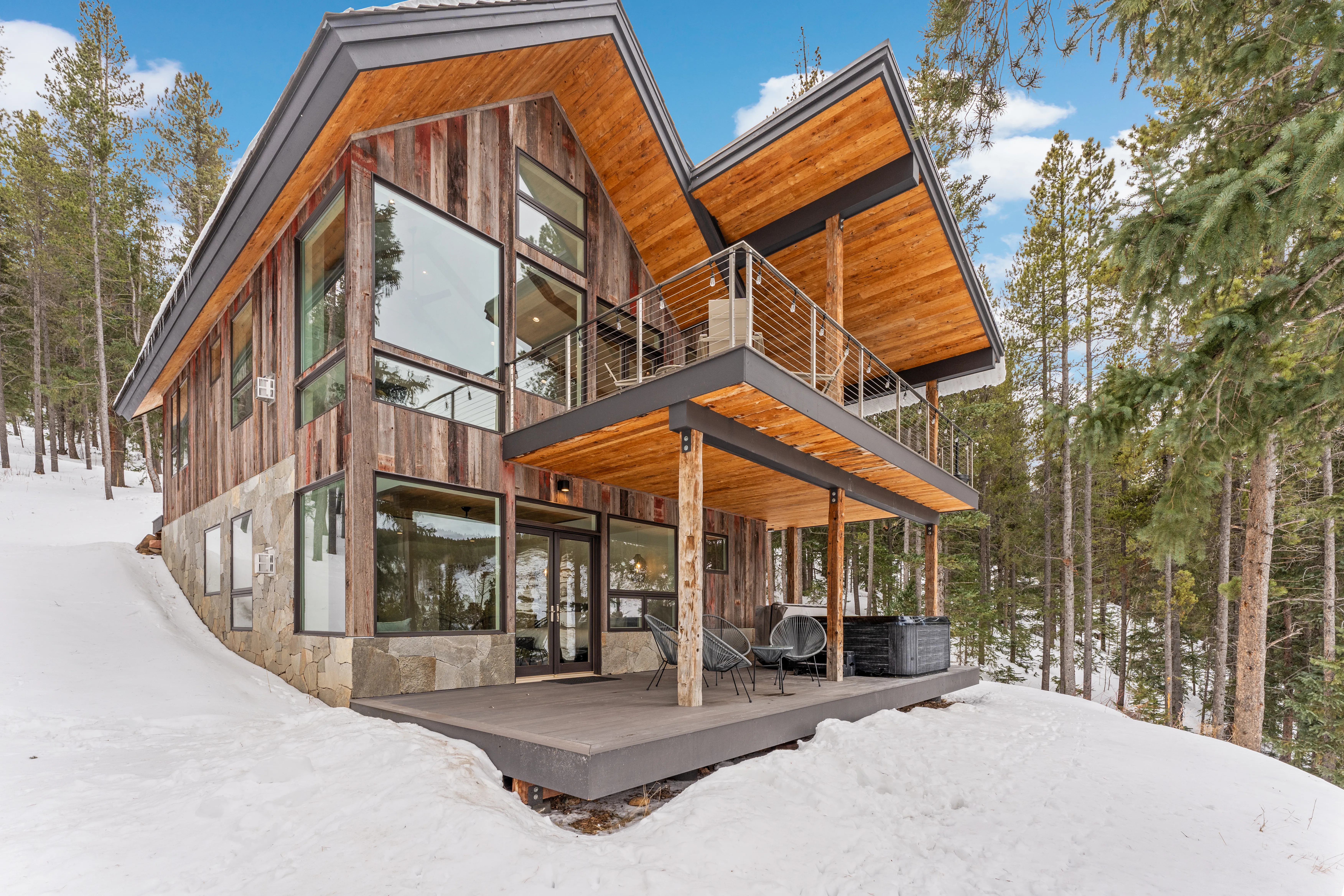 Sunrise Manor Hideaway - Image 1