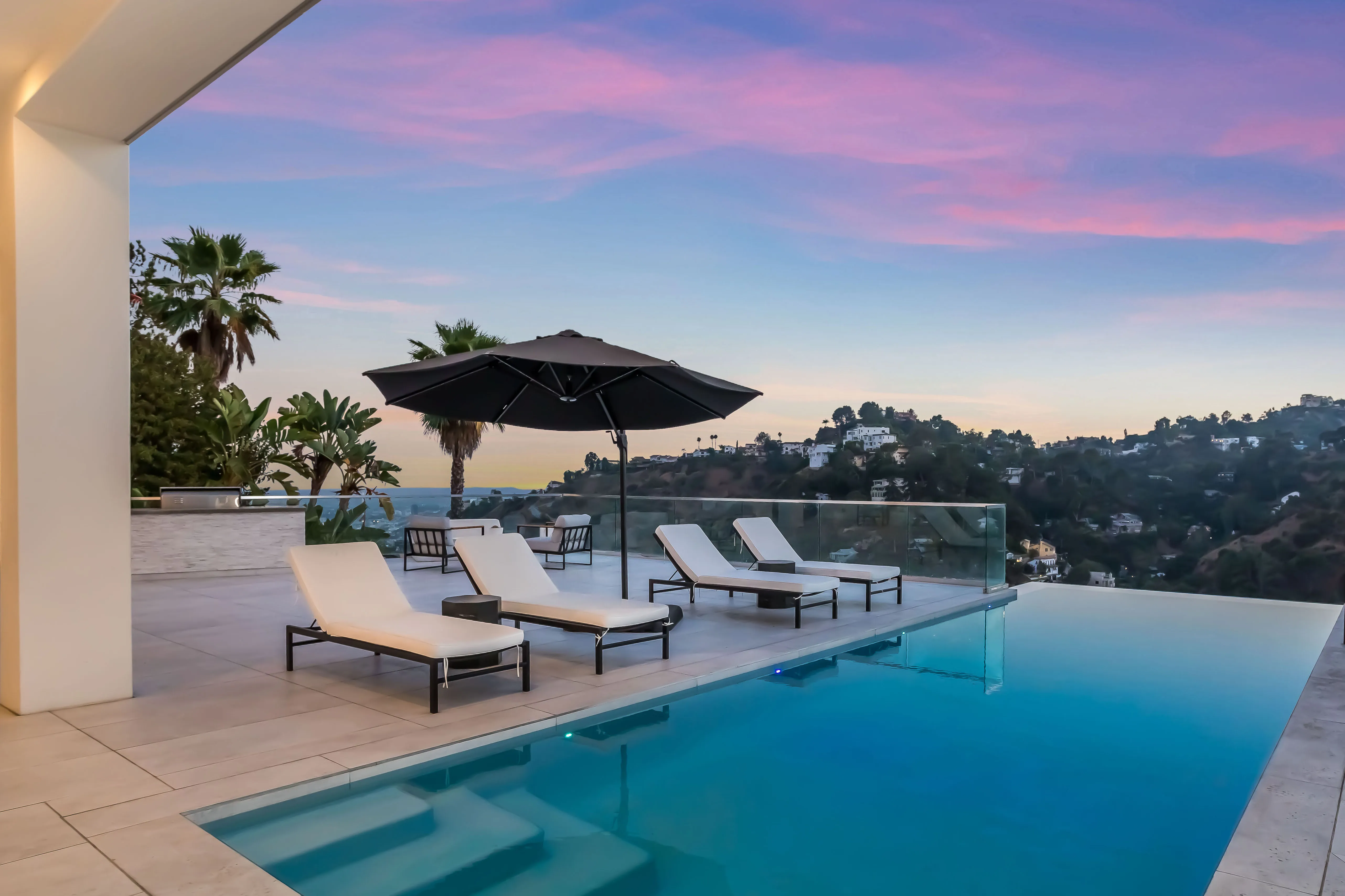 Bluestone Modern Terrace - Image 2