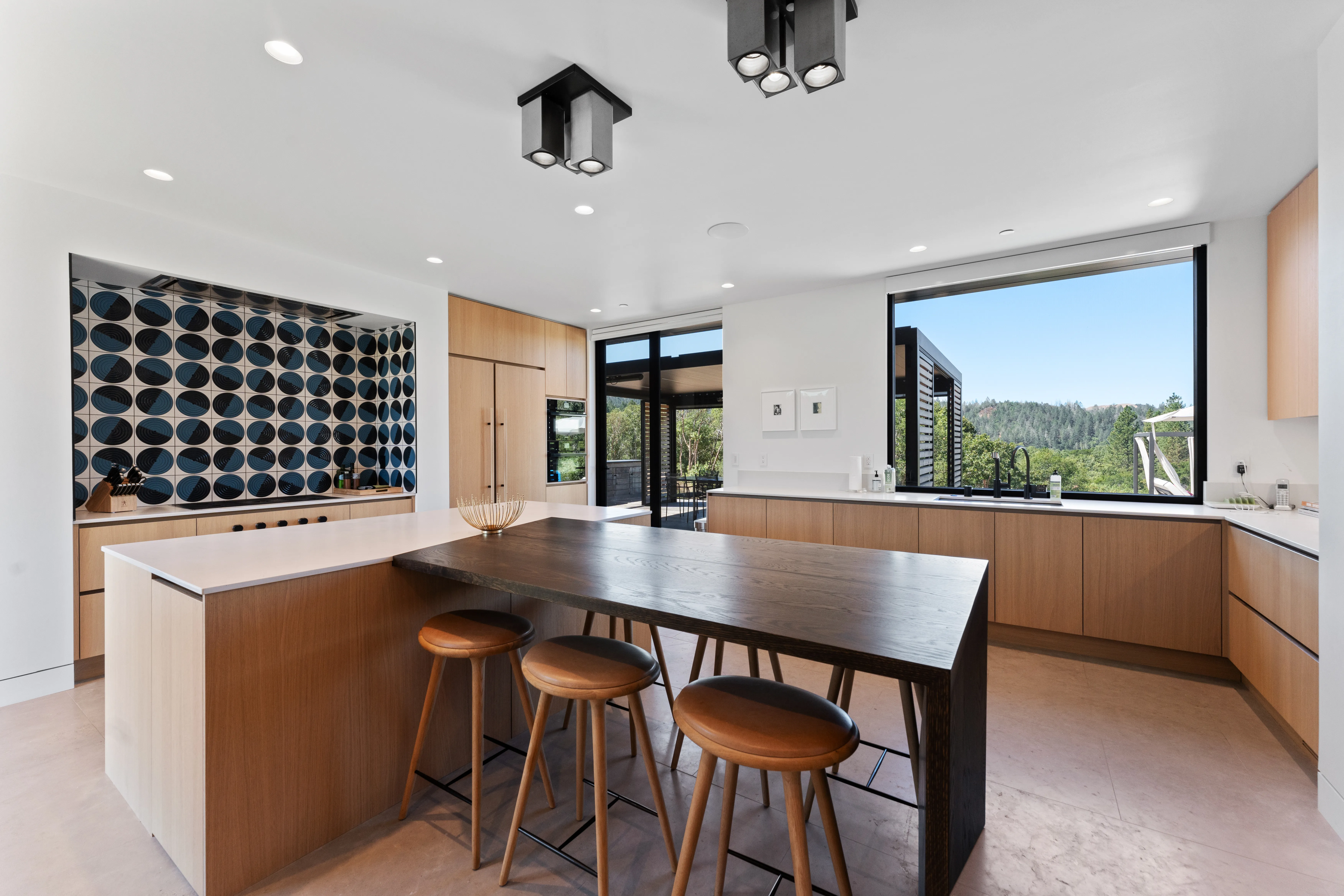 Beachside Estate Retreat Trail - Image 4