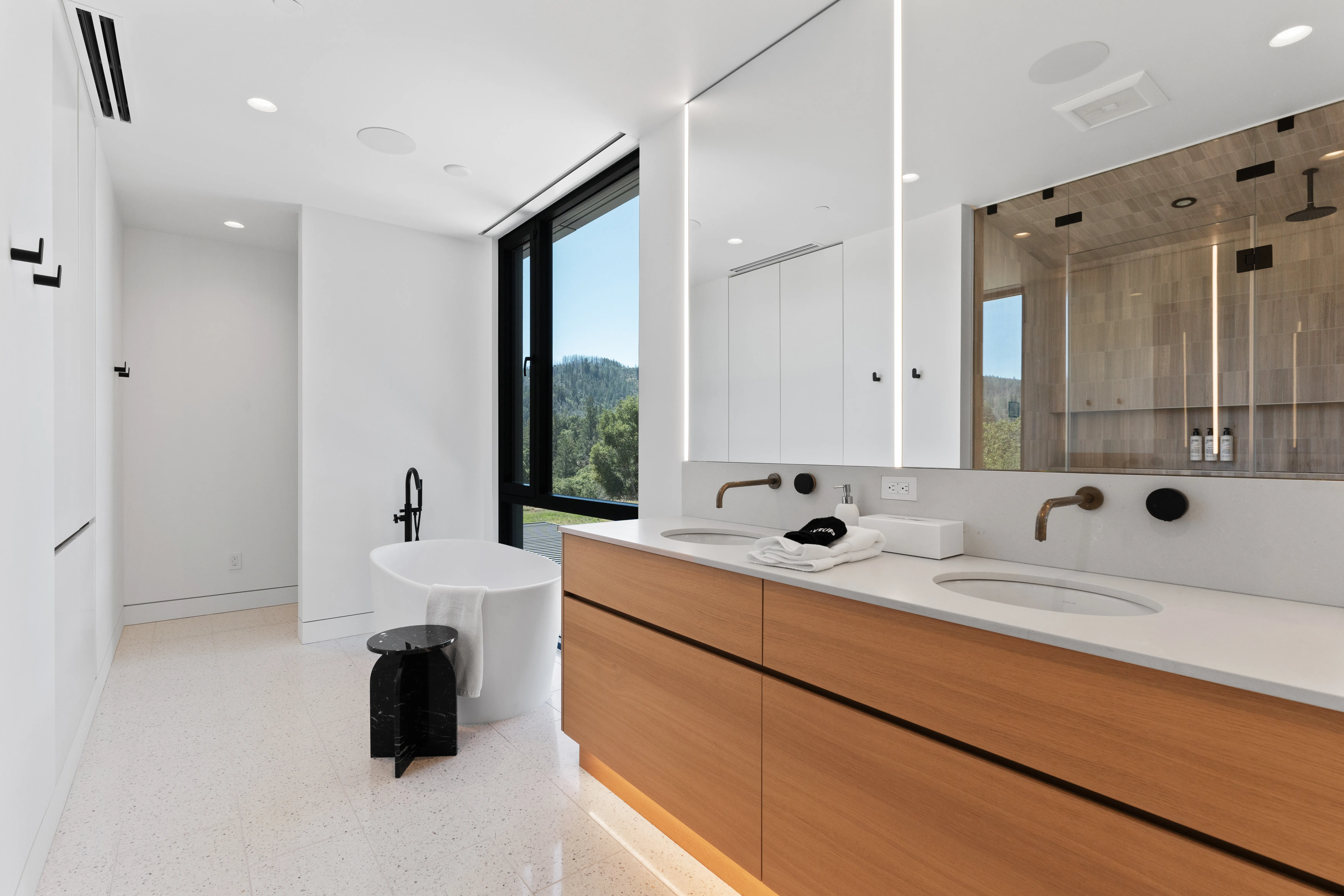 Fox Cliffside Marina Terrace - Image 1