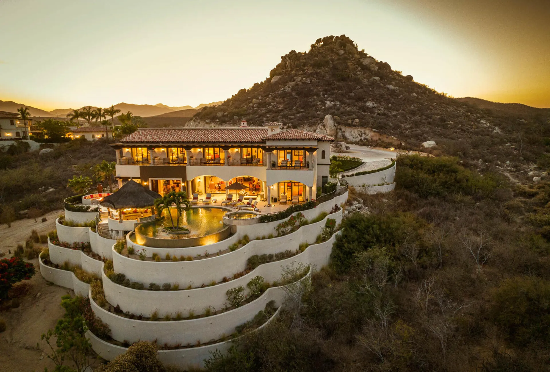 Chic Oceanfront Seacliff Sanctuary - Image 1