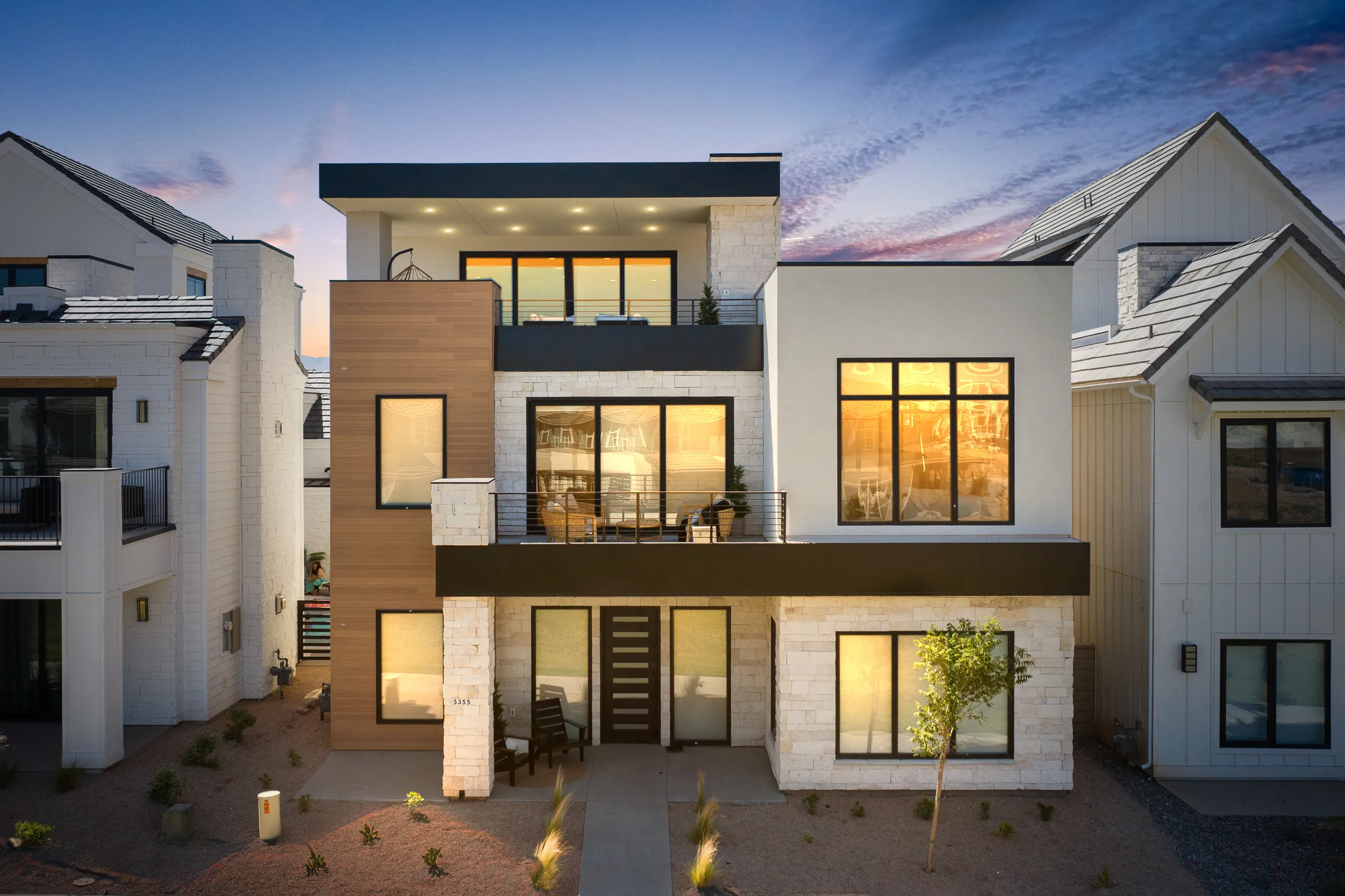 Lookout Harborfront - Image 1