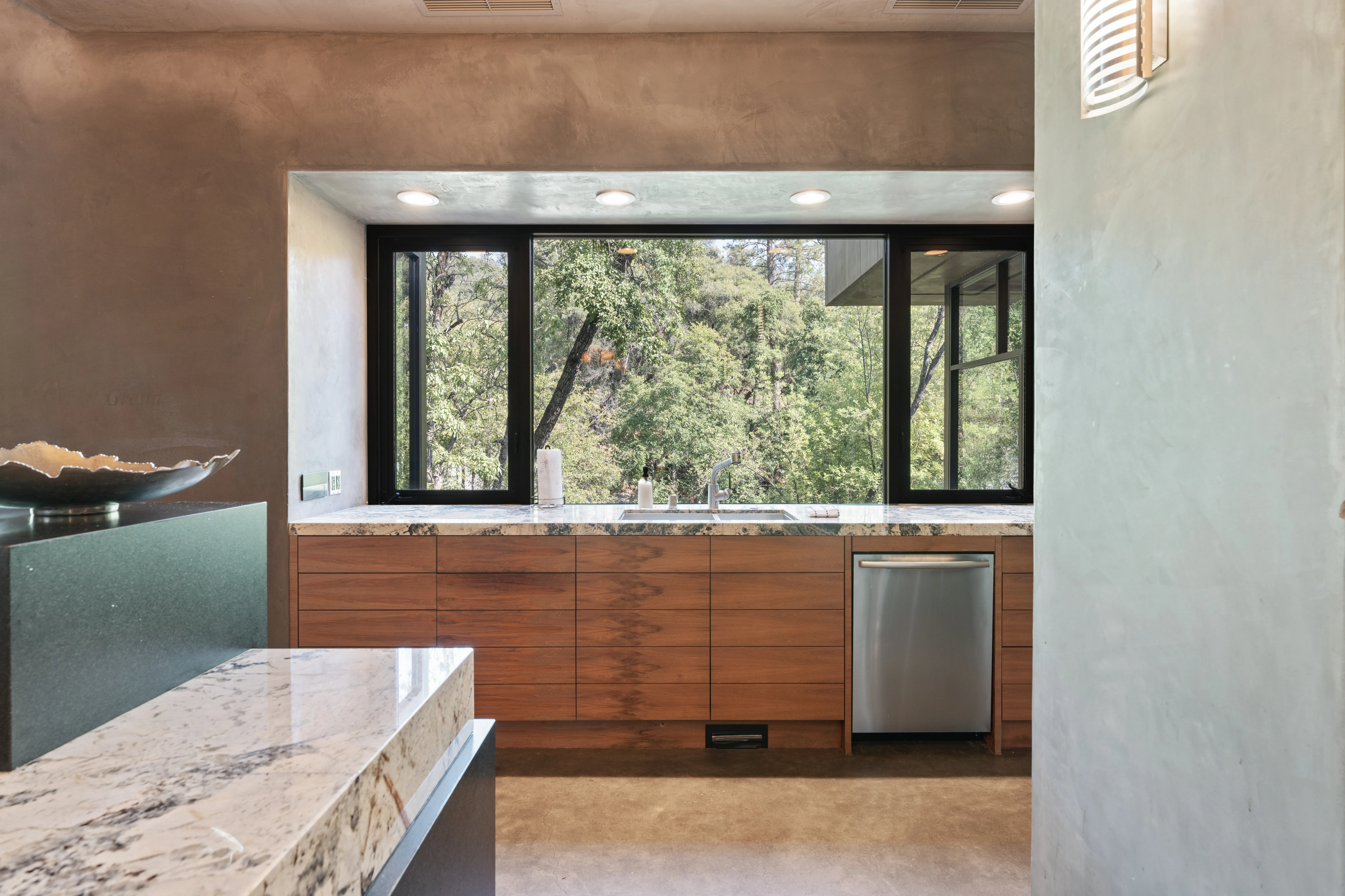 Lookout Aurora Cove - Image 2