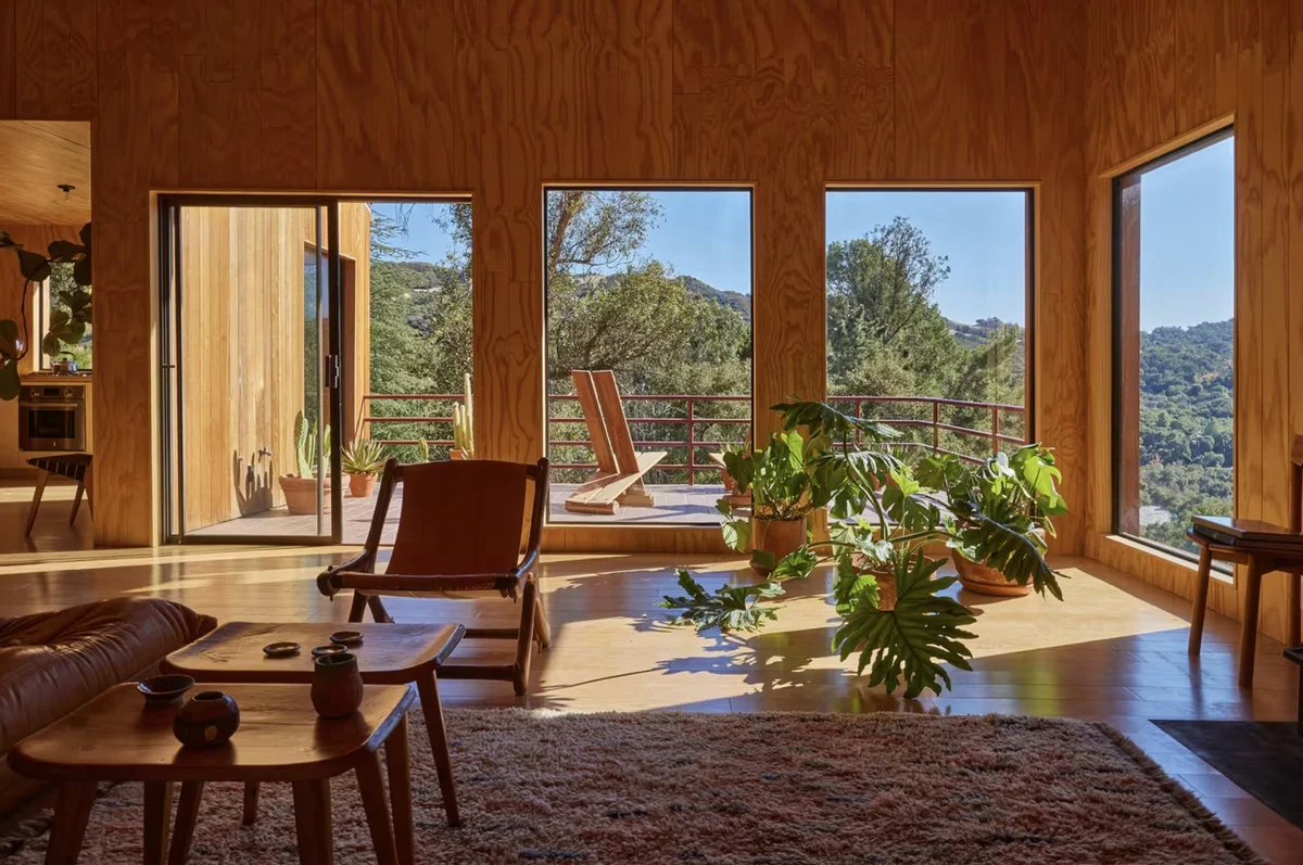 Modern tree house in the heart of Topanga canyon