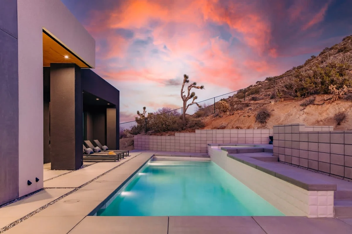 Remote work paradise with Pool/Hot Tub, Fast WiFi