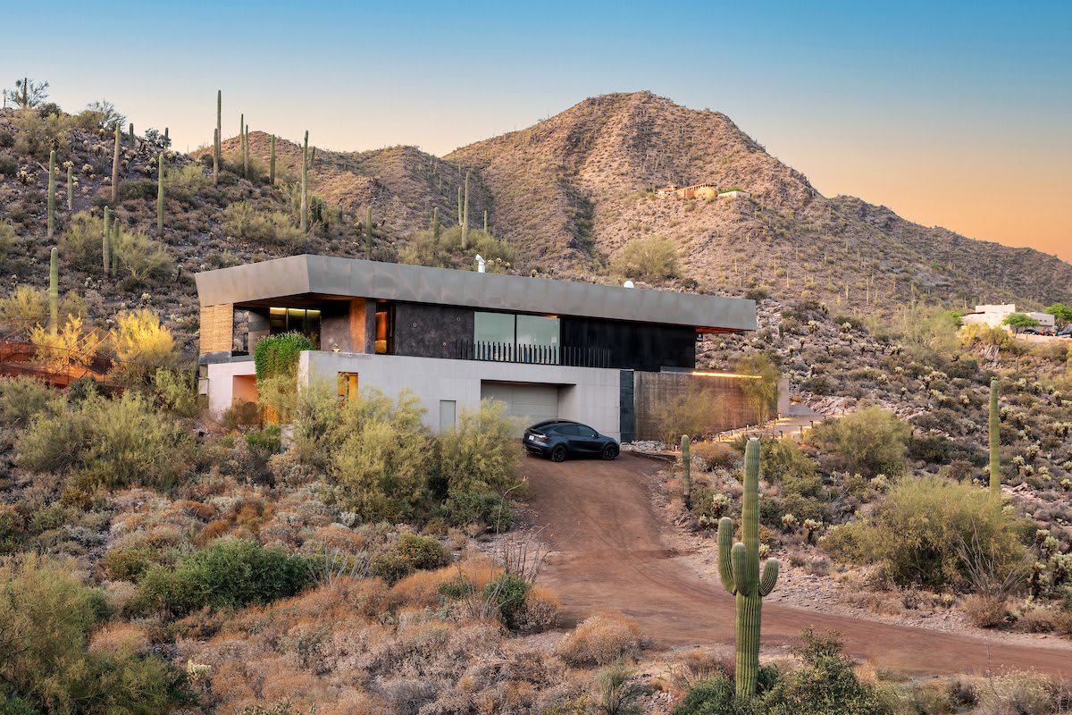 5 Private Acres near Phoenix w/ Gym, Sauna & Views - Image 1