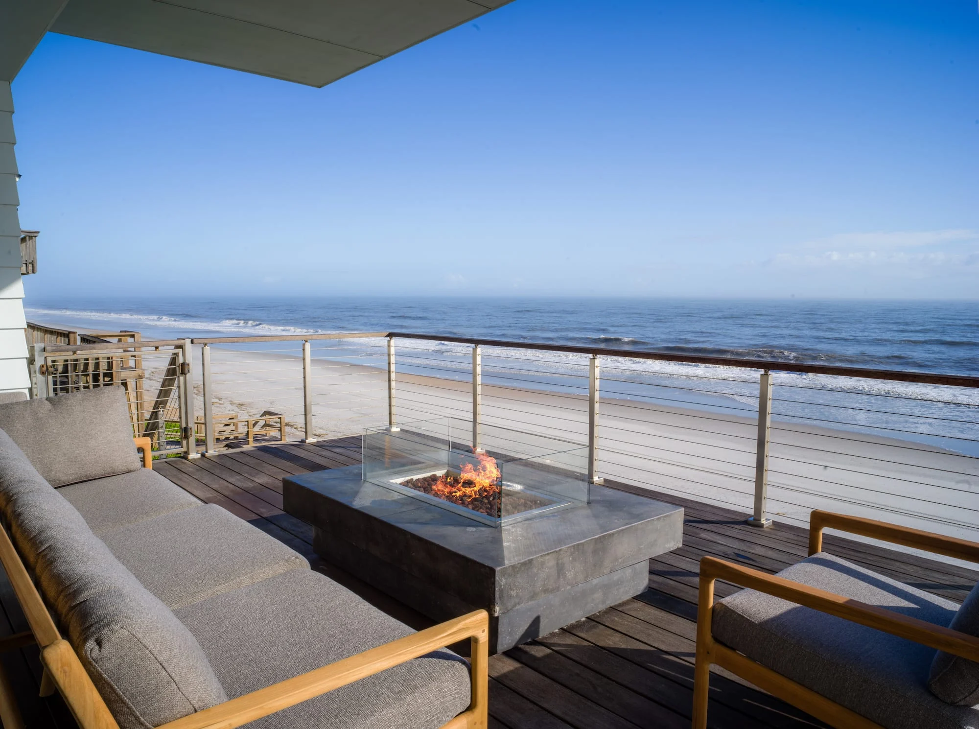 4 BDR beachfront home with fast WiFi and Hot Tub - Image 3