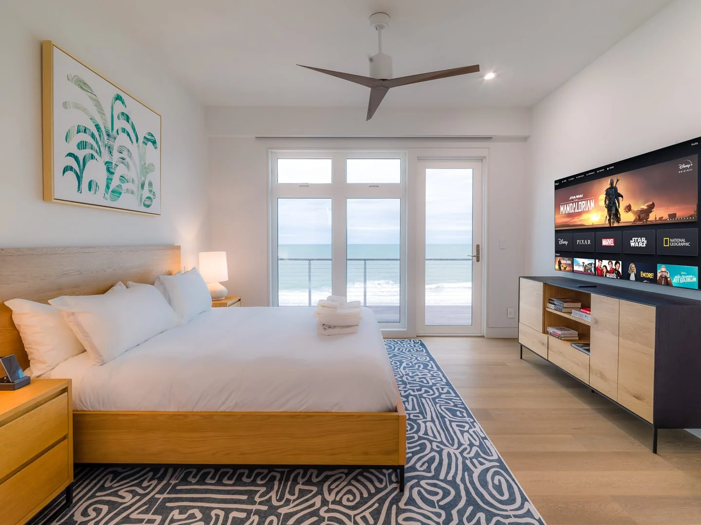 4 BDR beachfront home with fast WiFi and Hot Tub - Image 4